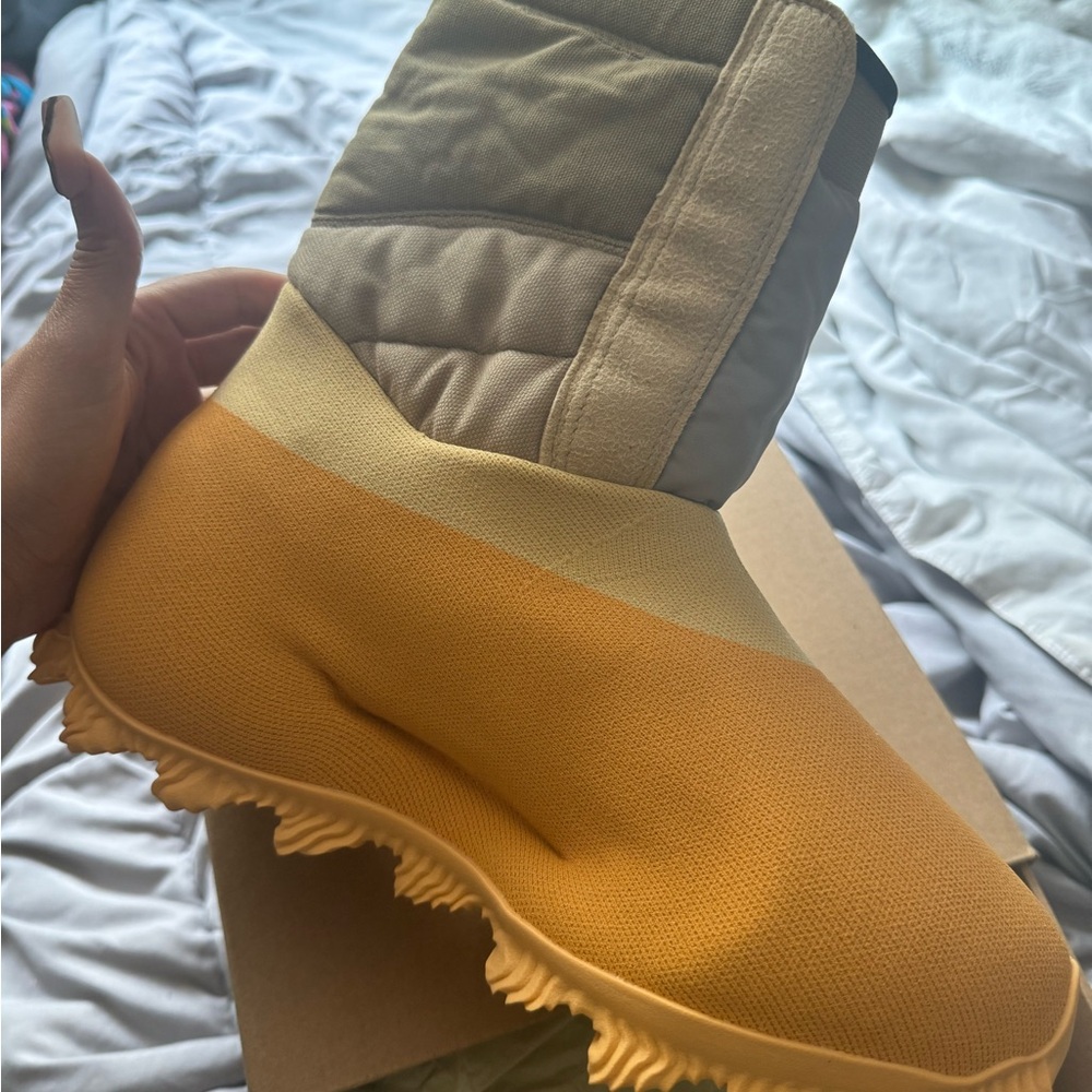 adidas Yeezy Sulfur Knit RNR BT - Picture 3 of 7